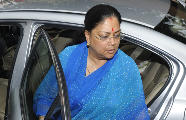 Rajasthan CM Vasundhara Raje faced the rage of protesters at a public meeting; stones hurled at her 