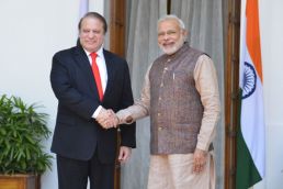 Pak PM Nawaz Sharif greets PM Modi on Independence Day, hopes to settle issues through talks 