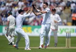 Ashes Day 3: Ian Bell, Joe Root extend England's lead against Australia 