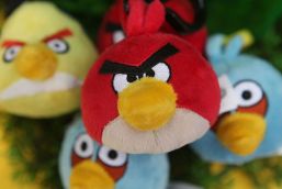 Angry Birds 2: the epic Angry Birds and pigs clash is back 