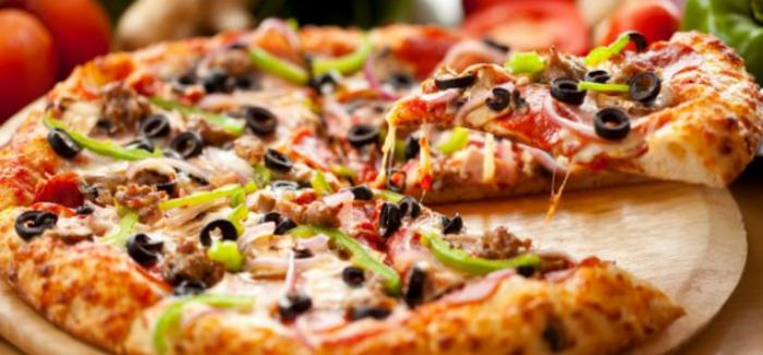 Man pays double for pizza, tips delivery man twice; know bizarre reason!