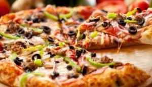 Man pays double for pizza, tips delivery man twice; know bizarre reason!