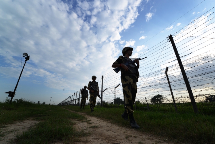 J&K: Pak violates ceasefire in Kupwara's Karnah Tangdhar