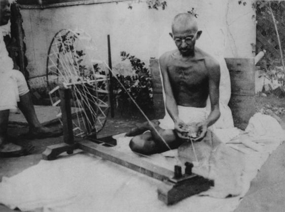 gandhi-spinning