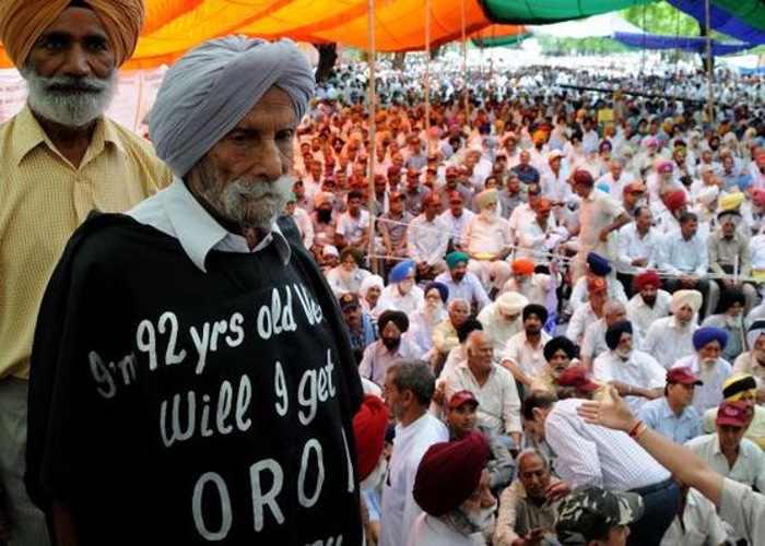 On the eve of Independence Day, what does heckling of defence veterans fighting for OROP signify? 