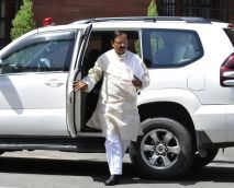 Controversial Culture Minister Mahesh Sharma chats up on Google Hangouts. Listen in 
