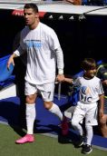 Syrian refugee kid who was tripped by Hungarian camerawoman accompanies Ronaldo onto field 