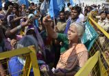 Medha Patkar and her supporters arrested in Allahabad  