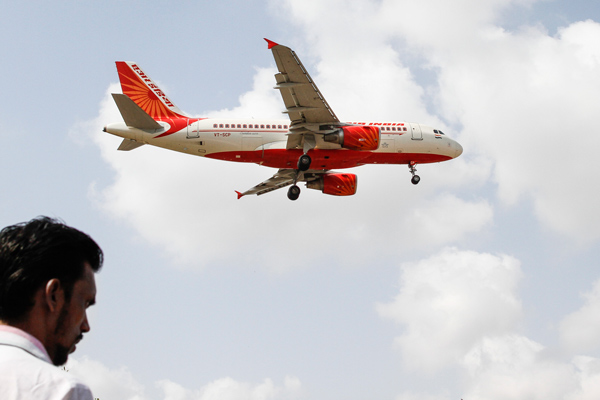 Pakistan partially opens airspace for west-bound flights from India