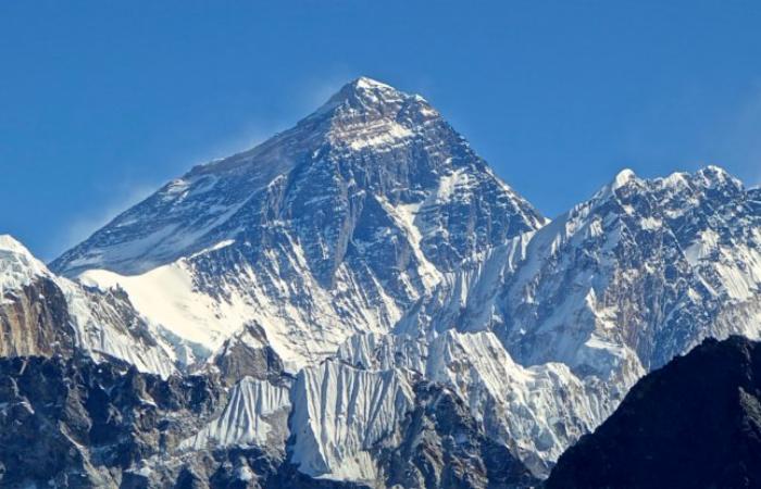 Nepal honours Indian who climbed Everest for record 6 times