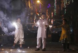 #Diwali2015: Consumers go in for bakery products over sweets, says Assocham 