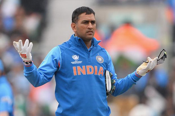Ramachandra Guha tears into Dhoni, Kohli in resignation letter