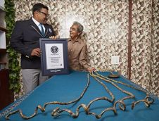 Indian man hasn't cut his nails since 1952, creates world record 