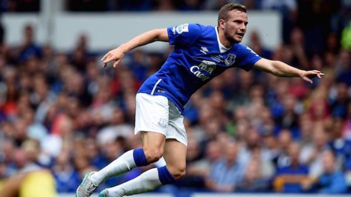 Armed robbers break into the home of ex-Manchester United star Tom Cleverley 