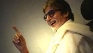 Video: अमिताभ बच्चन ने जन्मदिन पर घर के बाहर आकर किया कुछ ऐसा, खुशी से झूमने लगे प्रशंसक