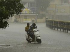 Puducherry lashed with heavy rains; no threat of cyclone in Tamil Nadu 