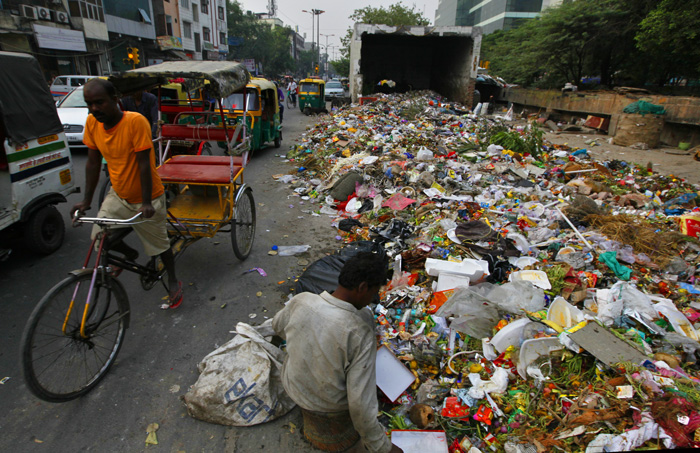 Sanitation workers intensify strike; protest outside Delhi CM Arvind Kejriwal residence