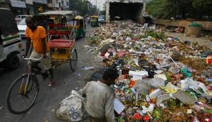 Sanitation workers intensify strike; protest outside Delhi CM Arvind Kejriwal residence