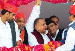 Mulayam's birthday bash: AR Rahman performs, Lalu conspicuous by absence 