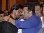 No one comes in between when Salman Khan and SRK are on same stage, says Varun Dhawan 