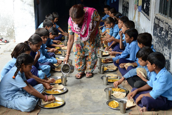 Karnataka: Around 80 students fall sick after consuming mid-day meal with dead lizard