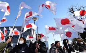 Japan nationalists protest wartime sex slave deal with South Korea, ask Shinzo Abe to kill himself 