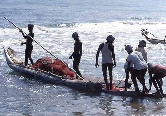 Tamil Nadu gives Rs 90 lakh financial aid to 18 fishermen