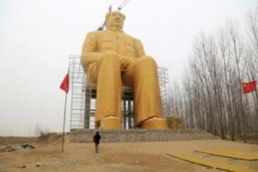 Mao Zedong's giant statue built in Tongxu village in China 