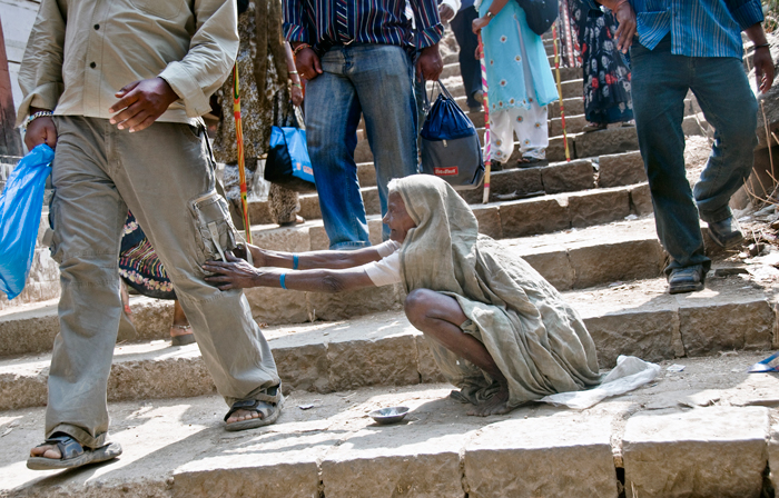 What this incredible story of a beggar couple's 'riches' says about Mumbai  