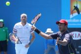 Mahesh Bhupathi advances to 2nd round of Australian Open, Leander Paes out 