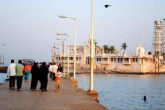 Maharashtra govt backs women's demand to enter Haji Ali Dargah 