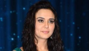 Preity Zinta rings her 43rd b'day with Salman, Sonakshi