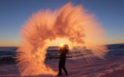 Man throws boiling water into air in -25 degrees temperature. Watch what happens next 