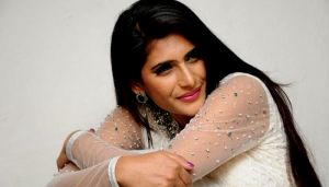 Neha Saxena to make Kollywood debut with Nee Enna Maayam Seidhai 