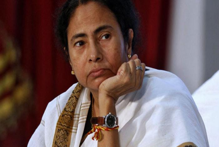 West Bengal CM Mamata Banerjee, Governor Keshari Nath Tripathi greet people on Raksha Bandhan