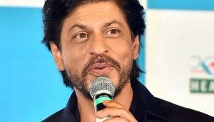OMG! SRK injures back while on way to Kolkata for JHMS promotion
