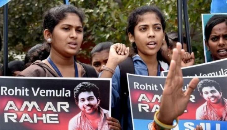 Students protest the suicide of Dalit scholar Rohith Vemula