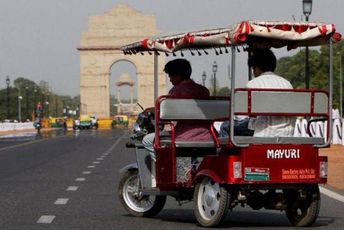 Delhi Discoms Lose 150 Crores In Theft For E-Rickshaws Charging: Report