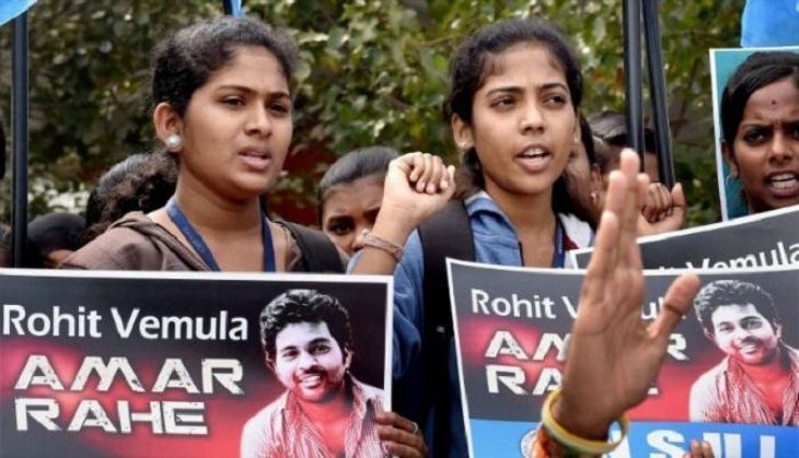 Students protest the suicide of Dalit scholar Rohith Vemula