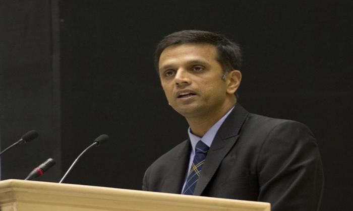 Pics inside: Rahul Dravid does not follow VIP culture; here is the proof