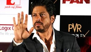 Did Shah Rukh Khan's bodyguard shoo away his fan? 