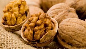 It's good to eat walnuts, but is it true that they prevent heart disease? 