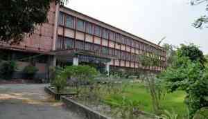 Jadavpur University impasse on admission test continues even as VC says he wants to quit