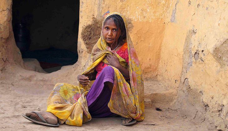 Shakun showing her abdomen in Rajwada in Lalitpur