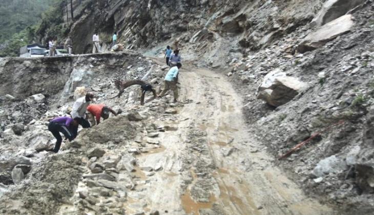 Srinagar-Jammu NH shut for traffic following landslides