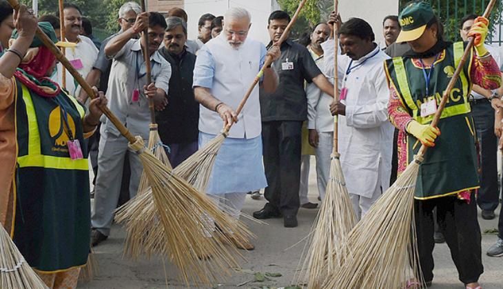Prime-Minister-Narendra-Modi-Swachh-Bharat-mission