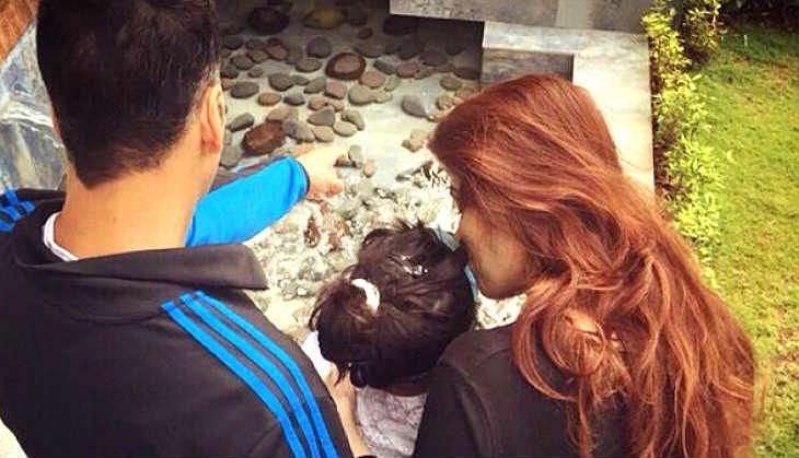 Akshay Kumar with daughter Nitara and wife Twinkle Khanna at his place