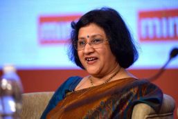 Arundhati Bhattacharya's term as SBI Chief gets extended by one year 