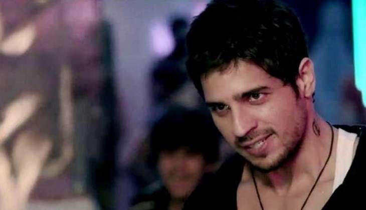 Sidharth Malhotra scared of Salman's stardom, rejects Race 3