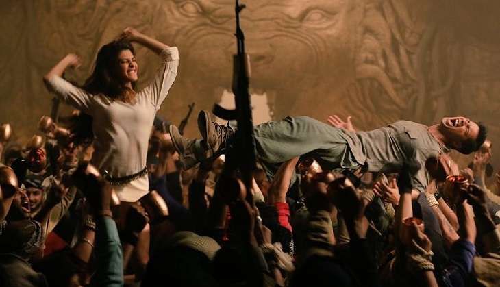Varun Dhawan, Jacqueline Fernandez in Sau Tarah Ke